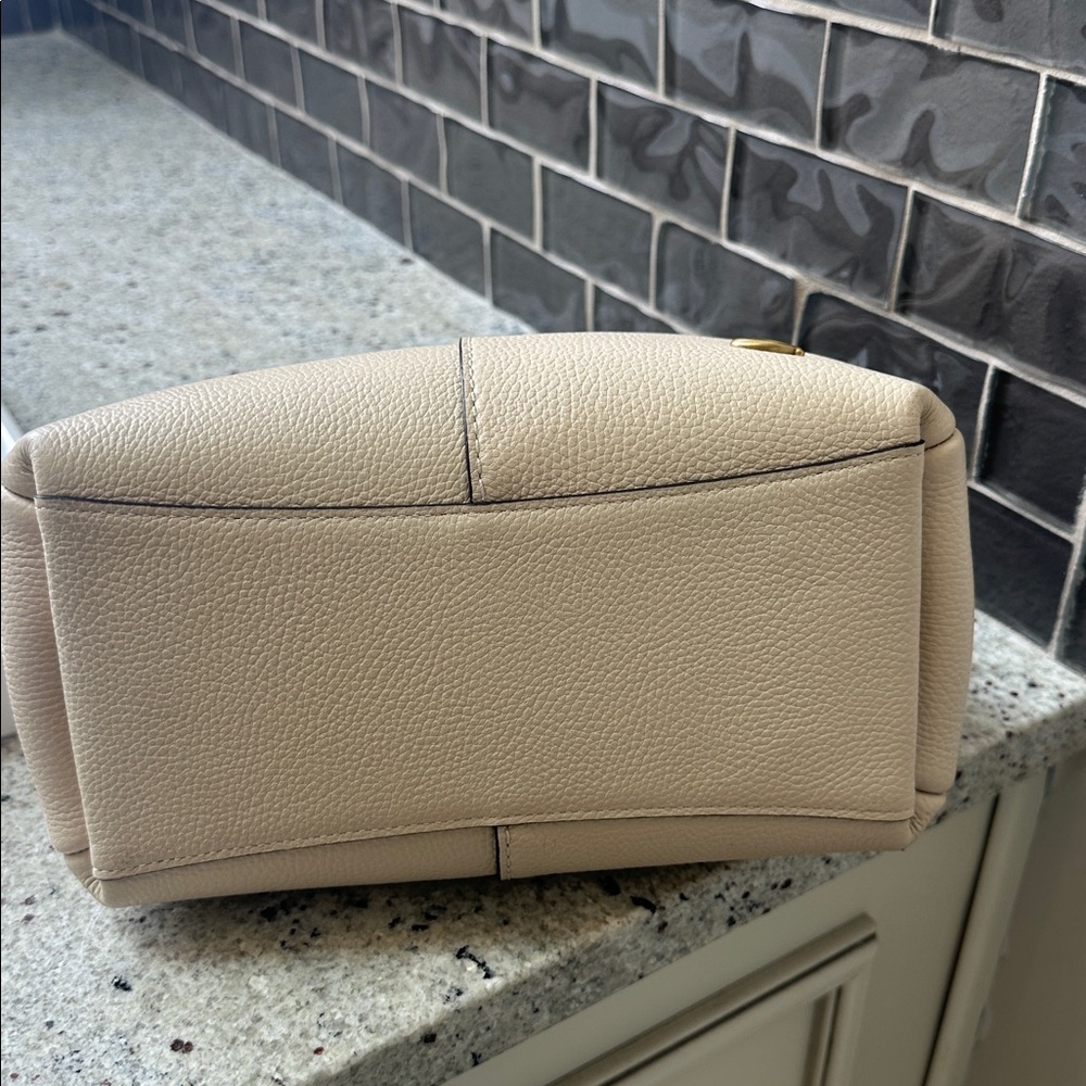 Coach Lana 23 Bag - Ivory with gold/brass hardware - Picture 6 of 12